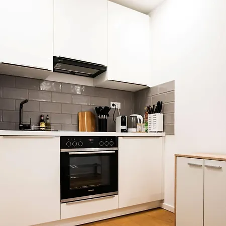 Zentral Gelegenes Apartment *